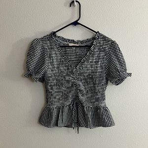 Gingham puff sleeved ruched top. Size L. Magnolia boutique